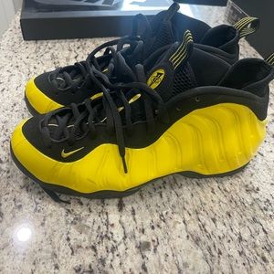AIR FOAMPOSITE ONE SIZE 11 BLACK AND YELLOW